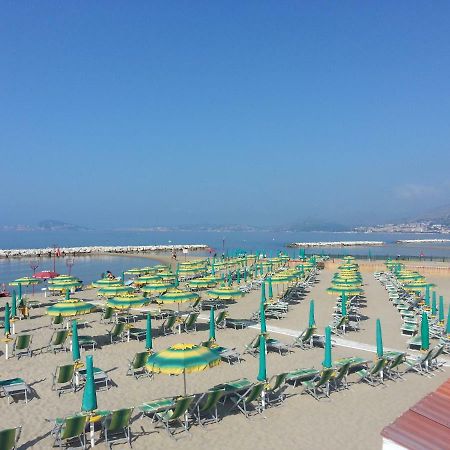 Guesthouse Holiday Formia Beach Eksteriør bilde