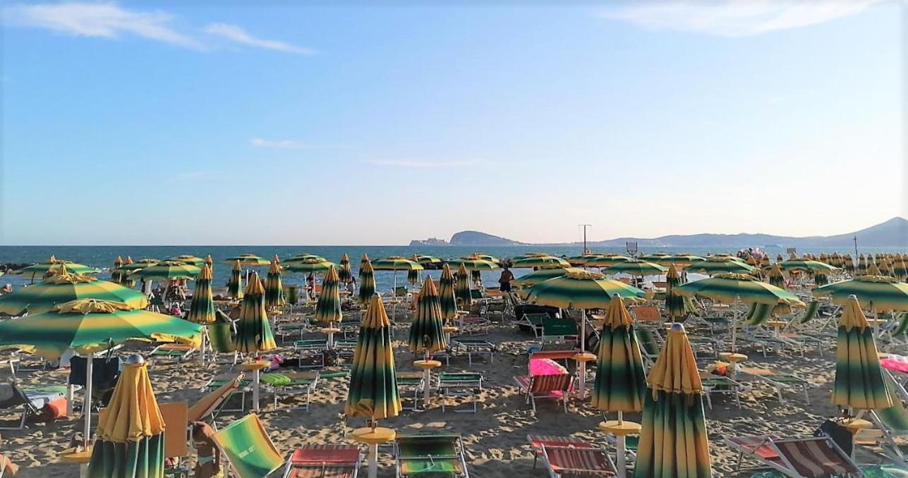 Guesthouse Holiday Formia Beach Eksteriør bilde