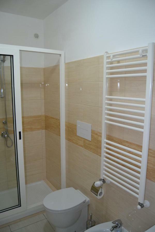 Guesthouse Holiday Formia Beach Eksteriør bilde