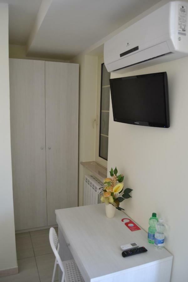 Guesthouse Holiday Formia Beach Eksteriør bilde