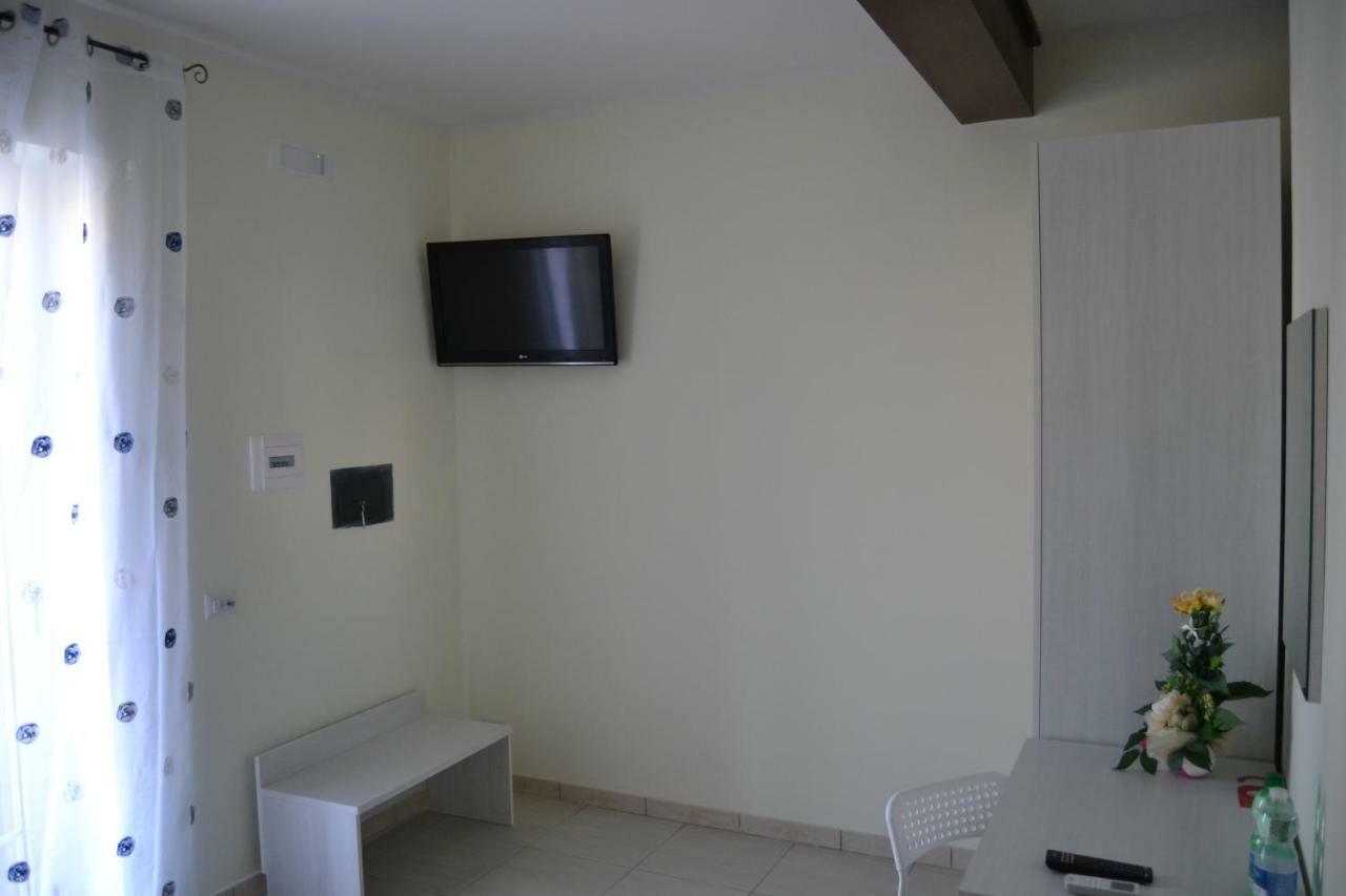 Guesthouse Holiday Formia Beach Eksteriør bilde