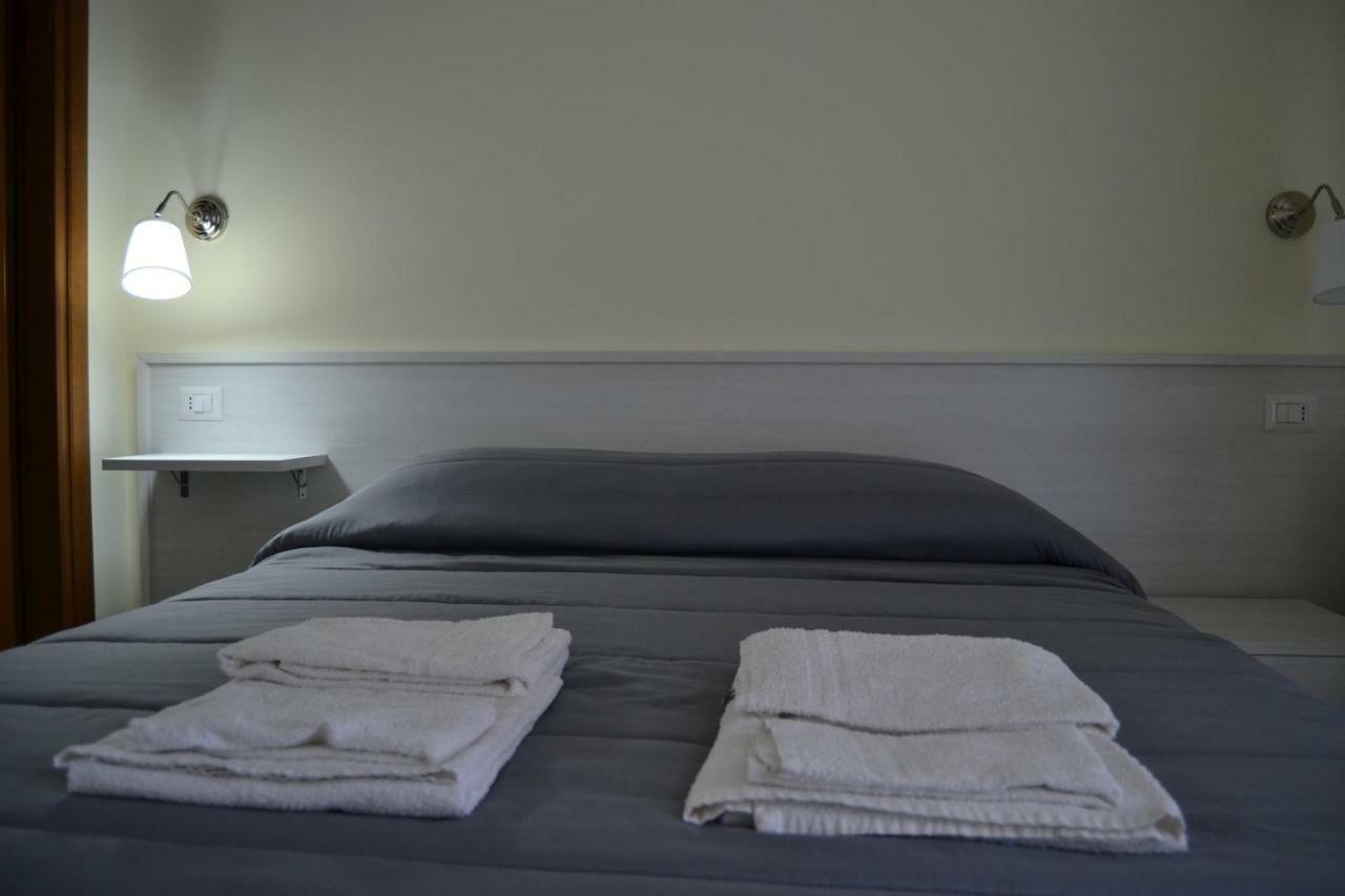 Guesthouse Holiday Formia Beach Eksteriør bilde