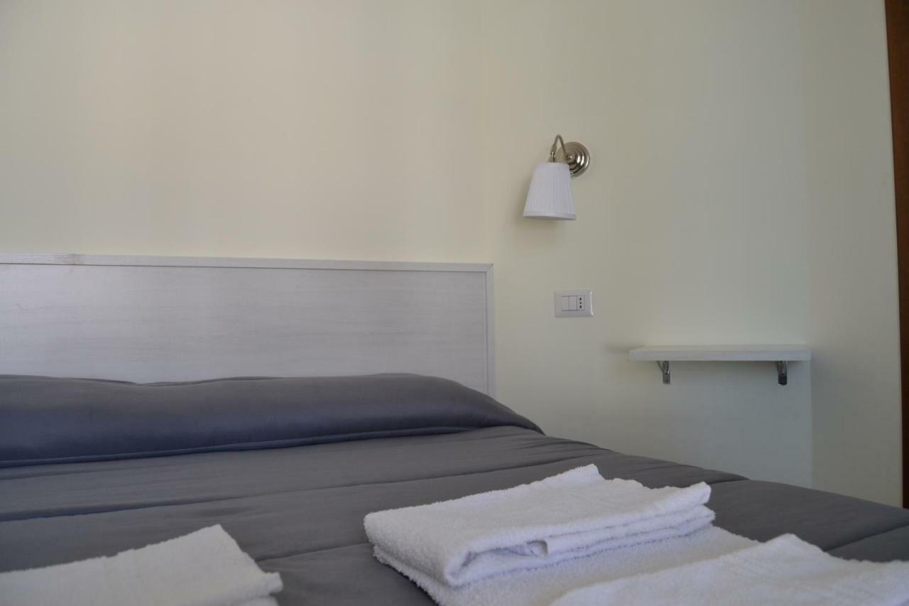 Guesthouse Holiday Formia Beach Eksteriør bilde