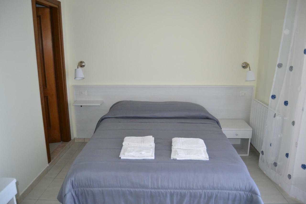 Guesthouse Holiday Formia Beach Eksteriør bilde
