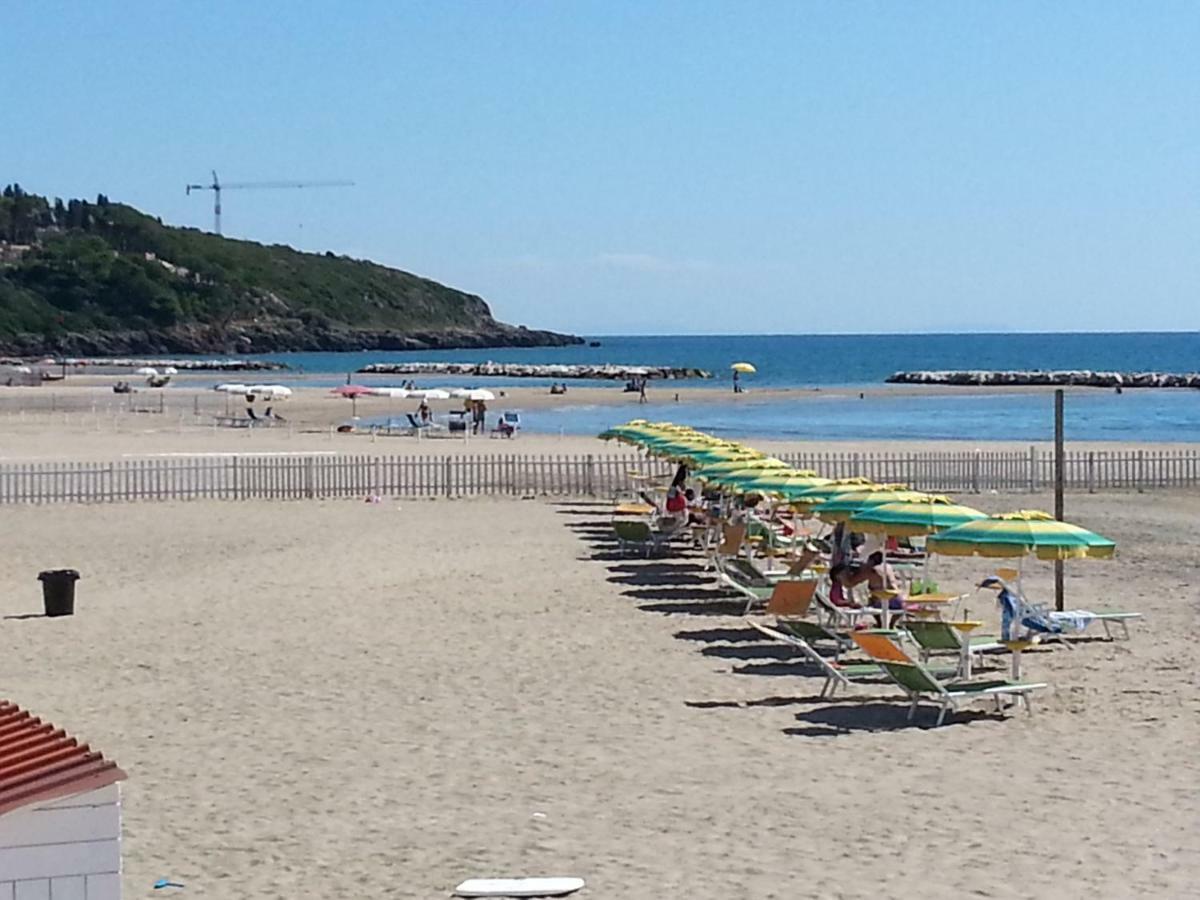 Guesthouse Holiday Formia Beach Eksteriør bilde