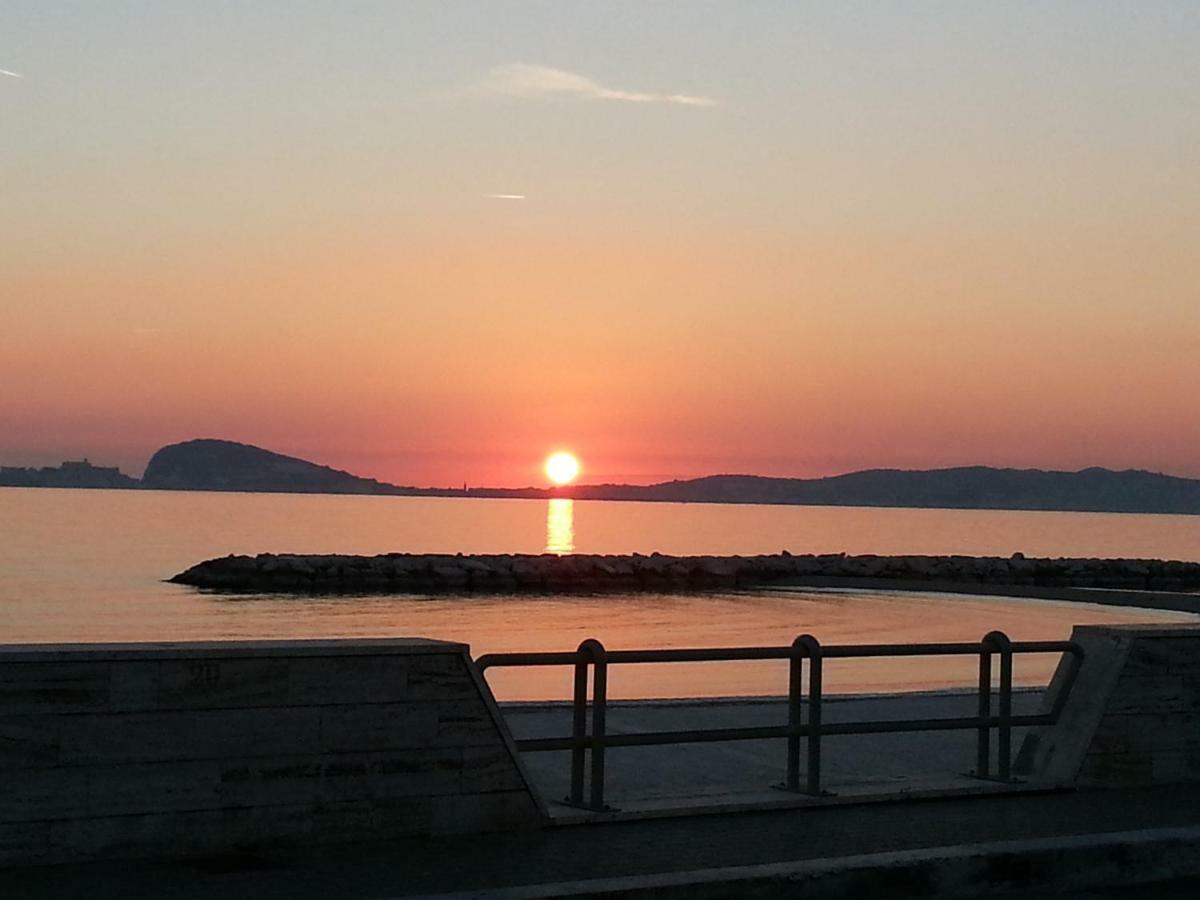 Guesthouse Holiday Formia Beach Eksteriør bilde