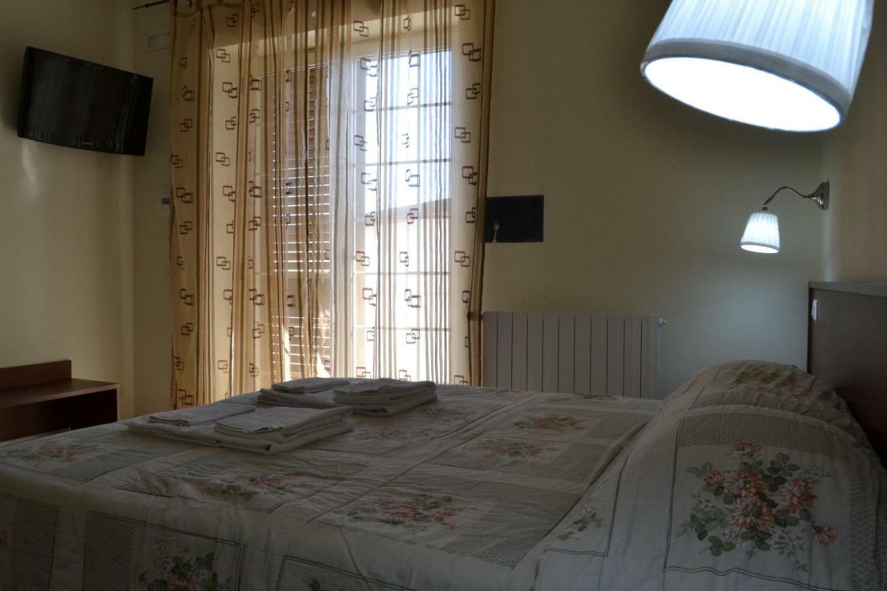 Guesthouse Holiday Formia Beach Eksteriør bilde