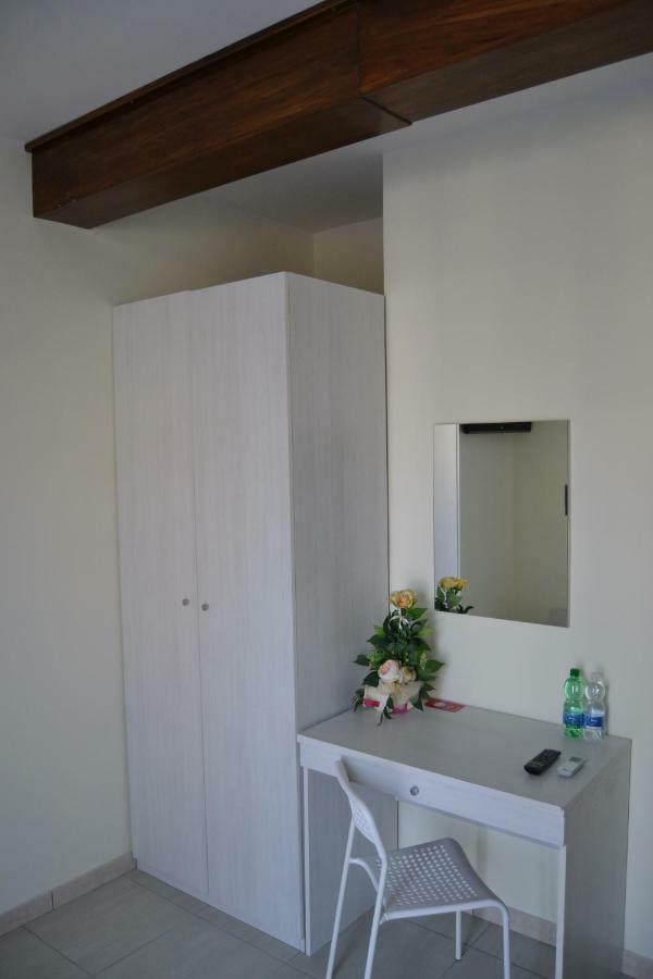 Guesthouse Holiday Formia Beach Eksteriør bilde