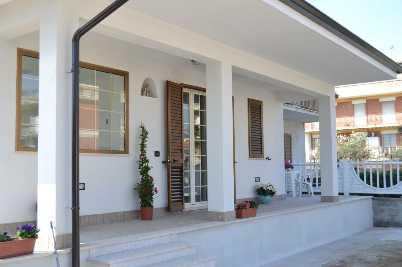 Guesthouse Holiday Formia Beach Eksteriør bilde