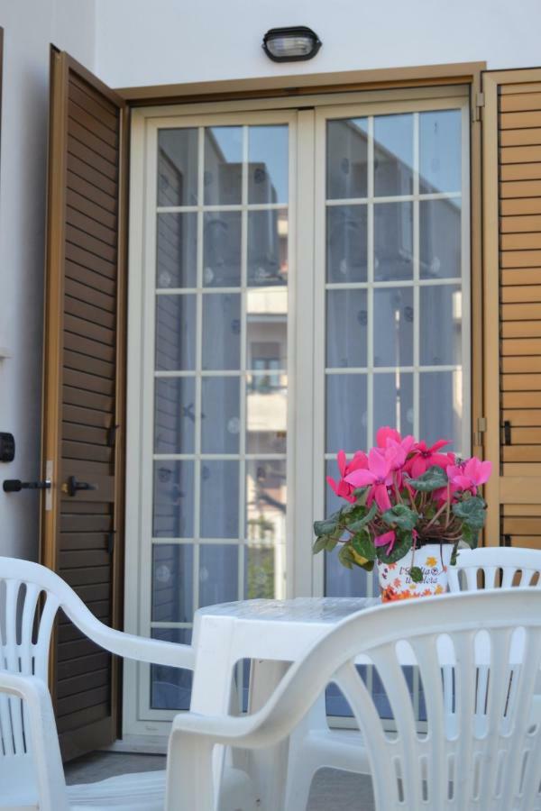 Guesthouse Holiday Formia Beach Eksteriør bilde