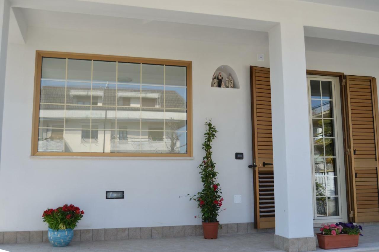 Guesthouse Holiday Formia Beach Eksteriør bilde