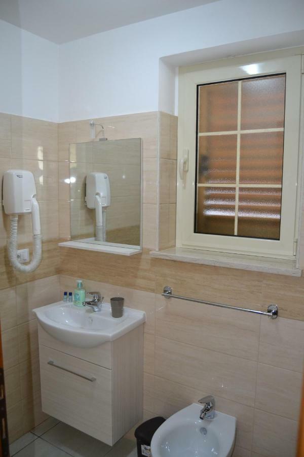 Guesthouse Holiday Formia Beach Eksteriør bilde