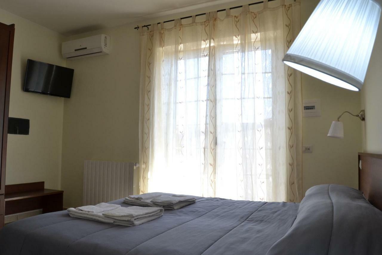 Guesthouse Holiday Formia Beach Eksteriør bilde