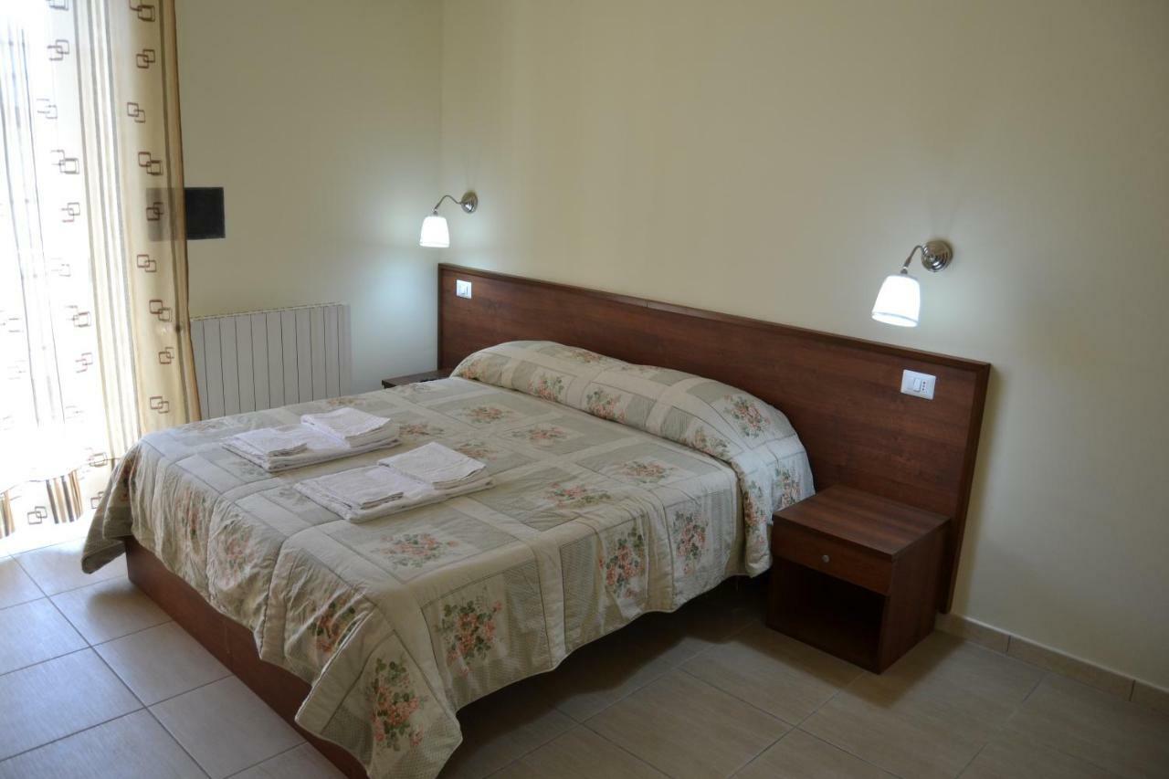 Guesthouse Holiday Formia Beach Eksteriør bilde