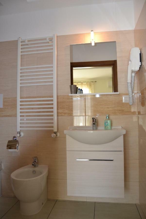 Guesthouse Holiday Formia Beach Eksteriør bilde