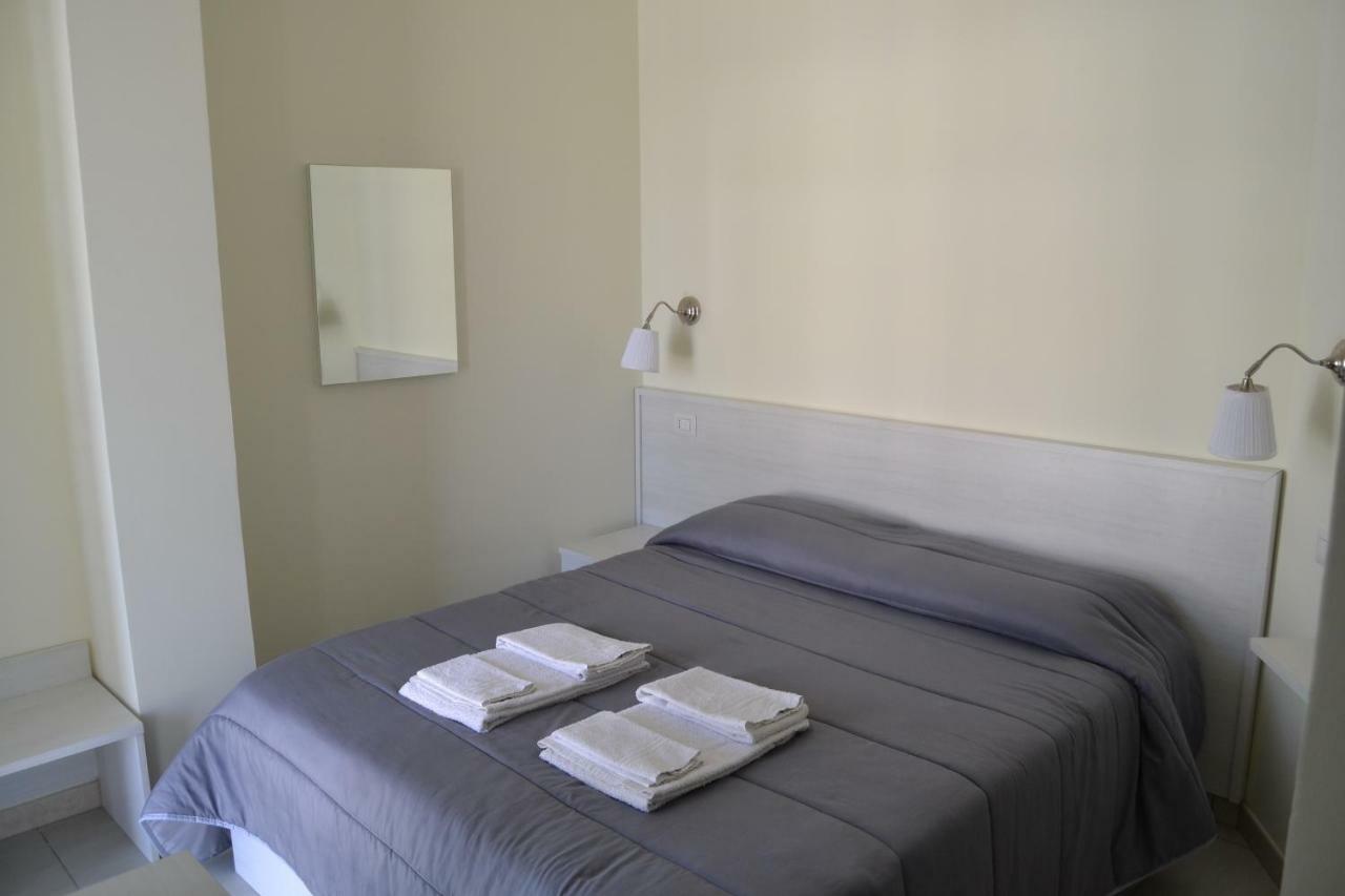 Guesthouse Holiday Formia Beach Eksteriør bilde