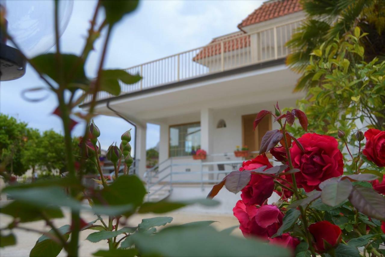 Guesthouse Holiday Formia Beach Eksteriør bilde