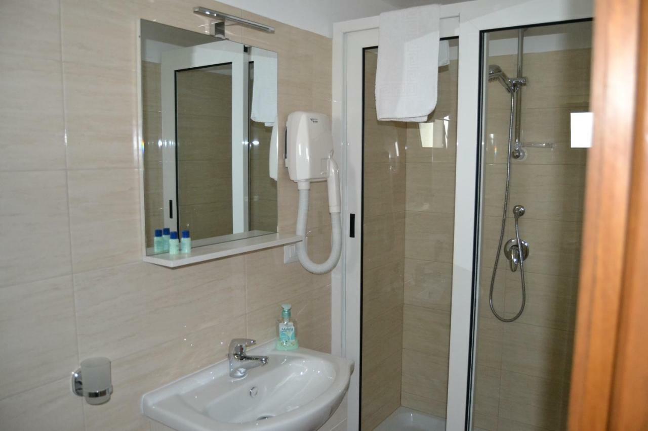Guesthouse Holiday Formia Beach Eksteriør bilde