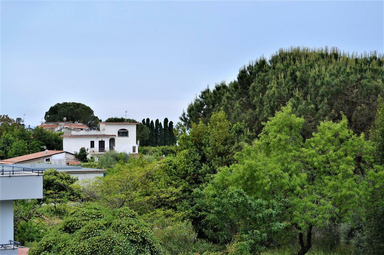 Guesthouse Holiday Formia Beach Eksteriør bilde