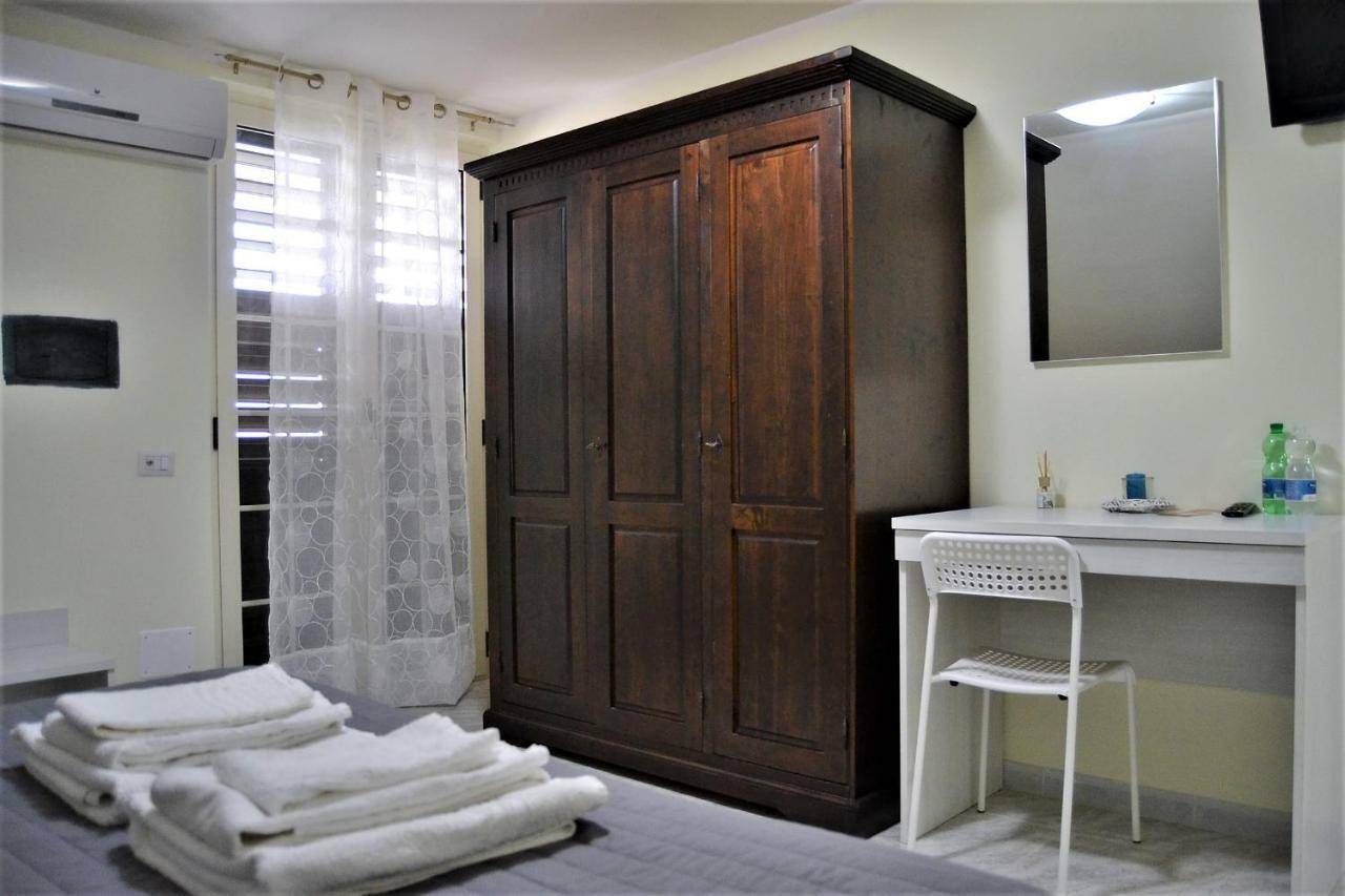 Guesthouse Holiday Formia Beach Eksteriør bilde