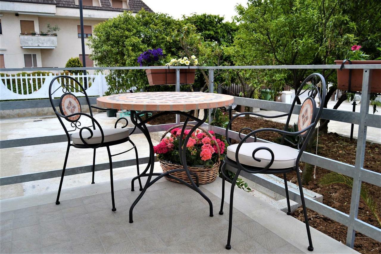 Guesthouse Holiday Formia Beach Eksteriør bilde