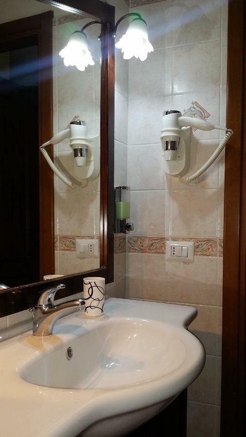 Guesthouse Holiday Formia Beach Eksteriør bilde