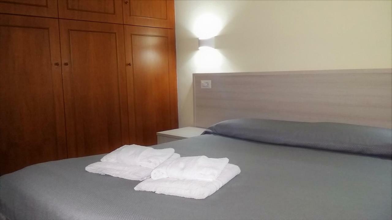 Guesthouse Holiday Formia Beach Eksteriør bilde